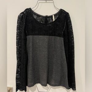Black lace sleeve open back long sleeve shirt
